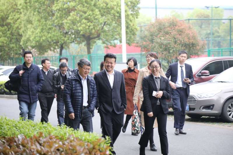 1——圖為徐彬總經理陪同臧副校長（前左一）實地參觀一景.JPG